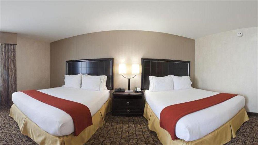 Holiday Inn Express & Suites Alexandria - Fort Belvoir By Ihg Eksteriør bilde