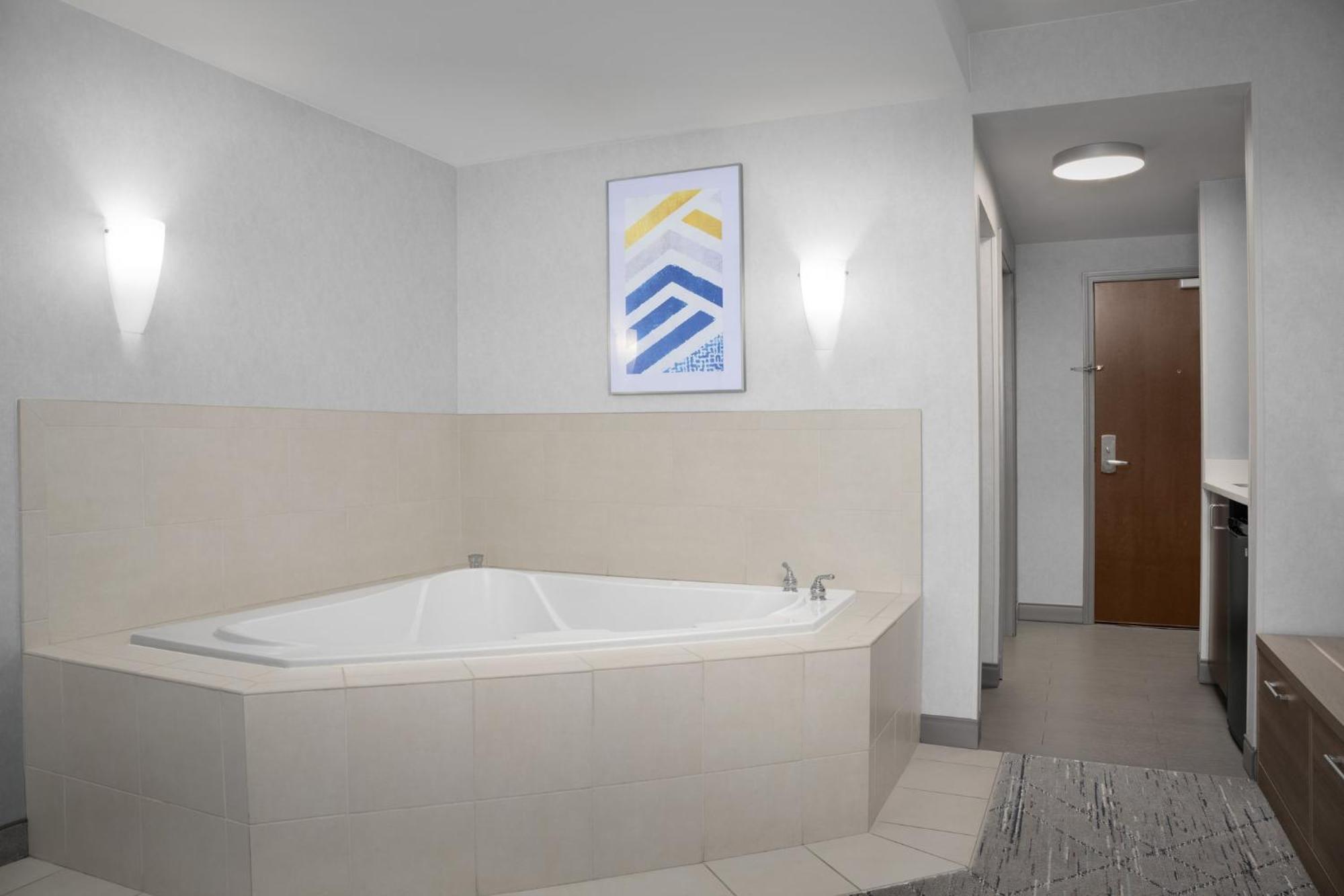 Holiday Inn Express & Suites Alexandria - Fort Belvoir By Ihg Eksteriør bilde