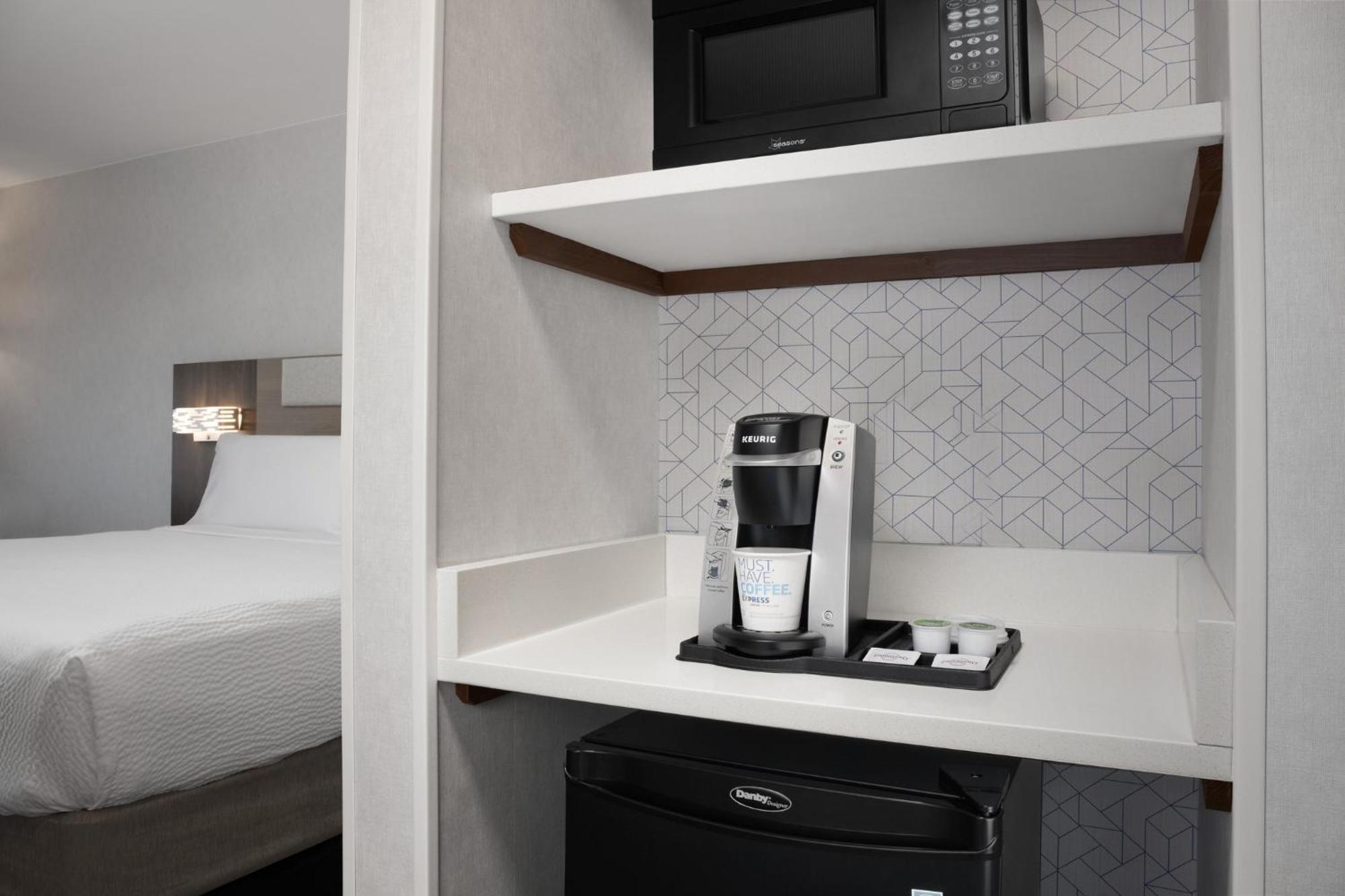 Holiday Inn Express & Suites Alexandria - Fort Belvoir By Ihg Eksteriør bilde