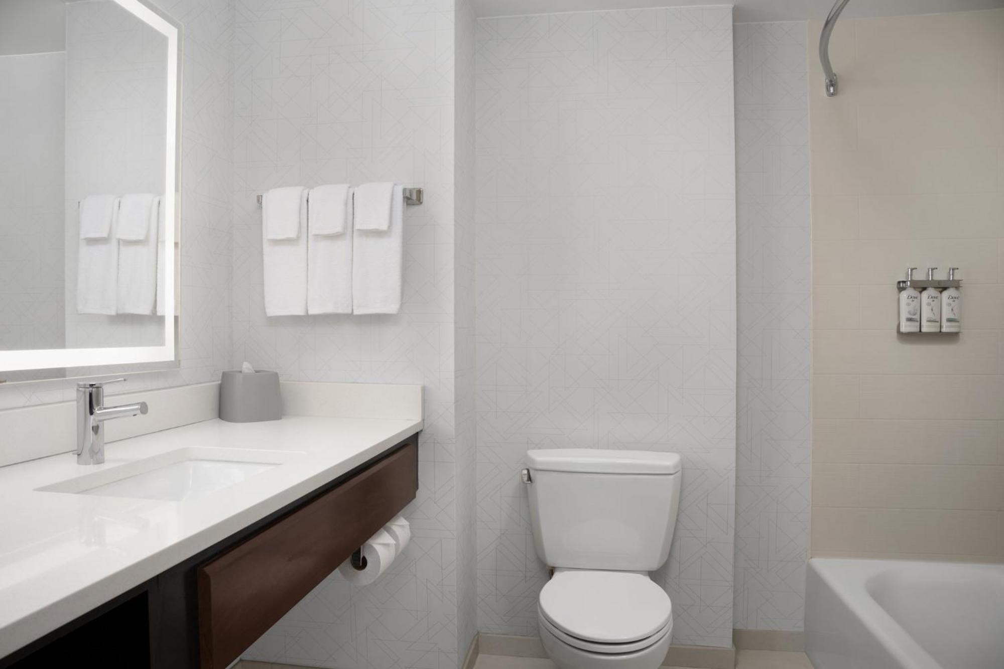 Holiday Inn Express & Suites Alexandria - Fort Belvoir By Ihg Eksteriør bilde