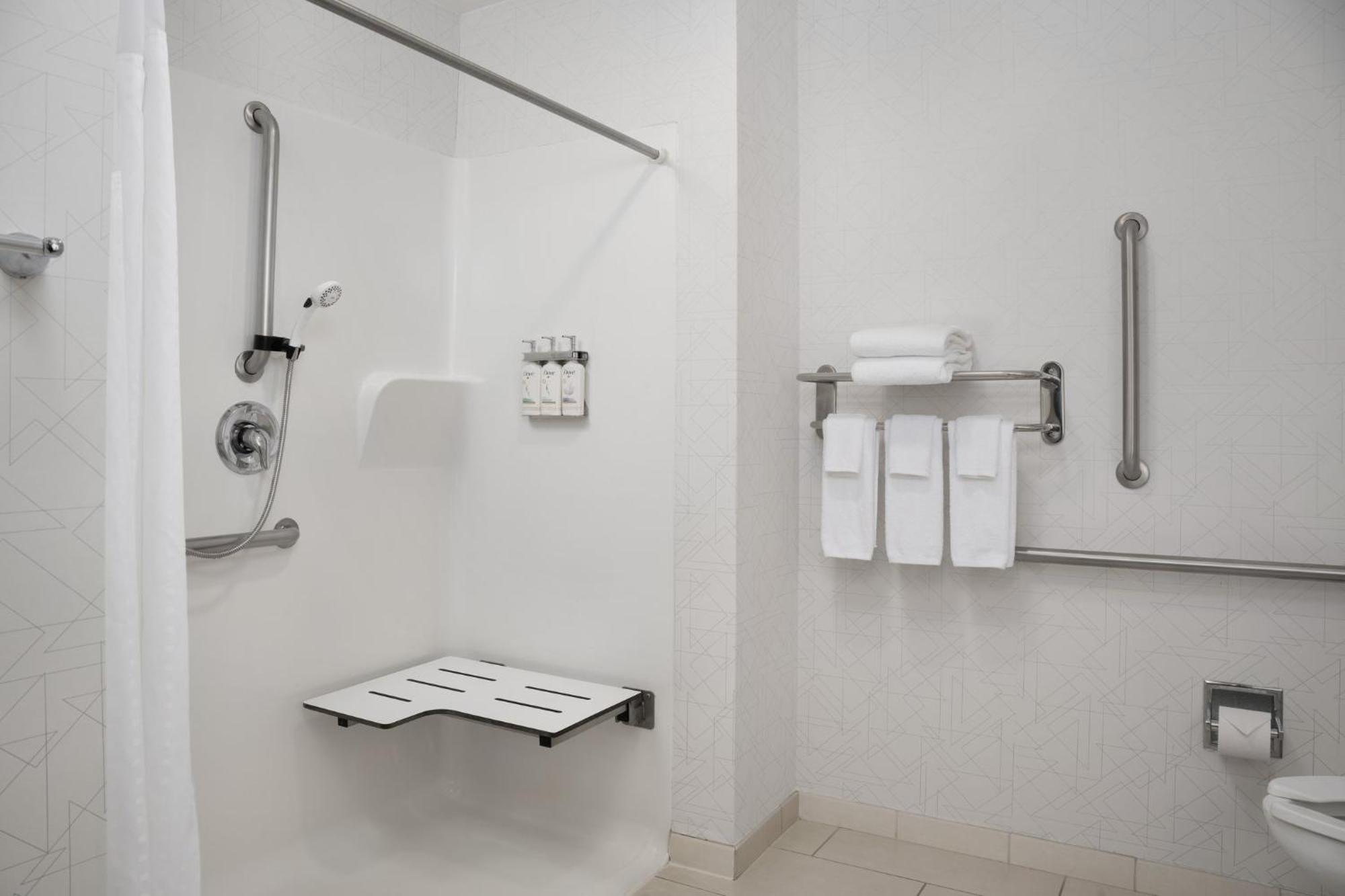 Holiday Inn Express & Suites Alexandria - Fort Belvoir By Ihg Eksteriør bilde
