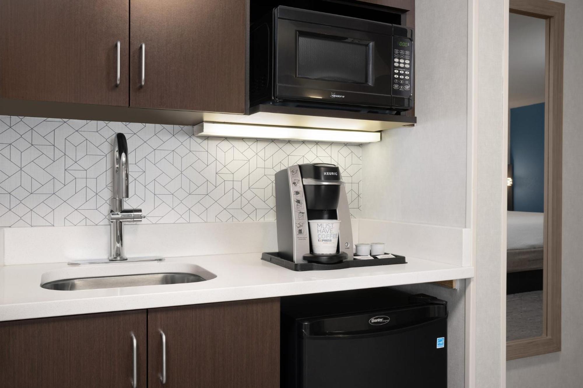 Holiday Inn Express & Suites Alexandria - Fort Belvoir By Ihg Eksteriør bilde