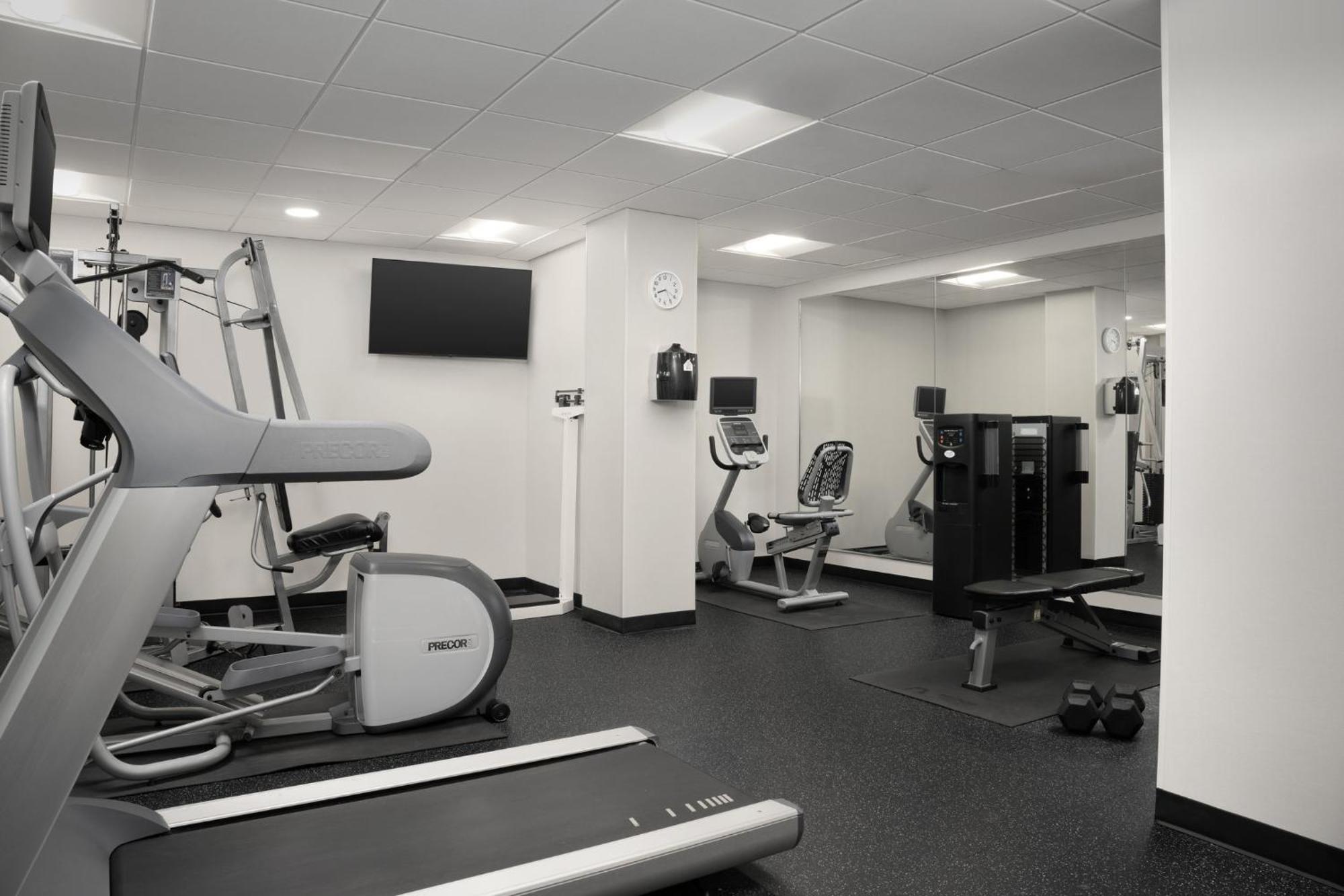 Holiday Inn Express & Suites Alexandria - Fort Belvoir By Ihg Eksteriør bilde
